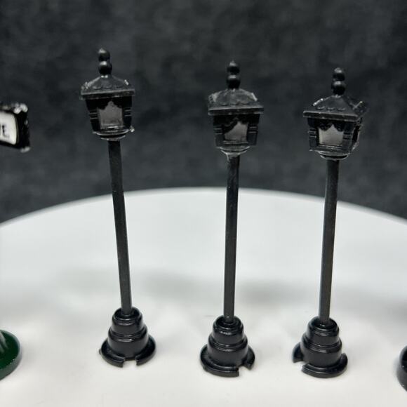 Vintage Mini Metal Christmas Village Accessories 6Pc Bench Lamp Post Street Sign - Picture 7 of 15